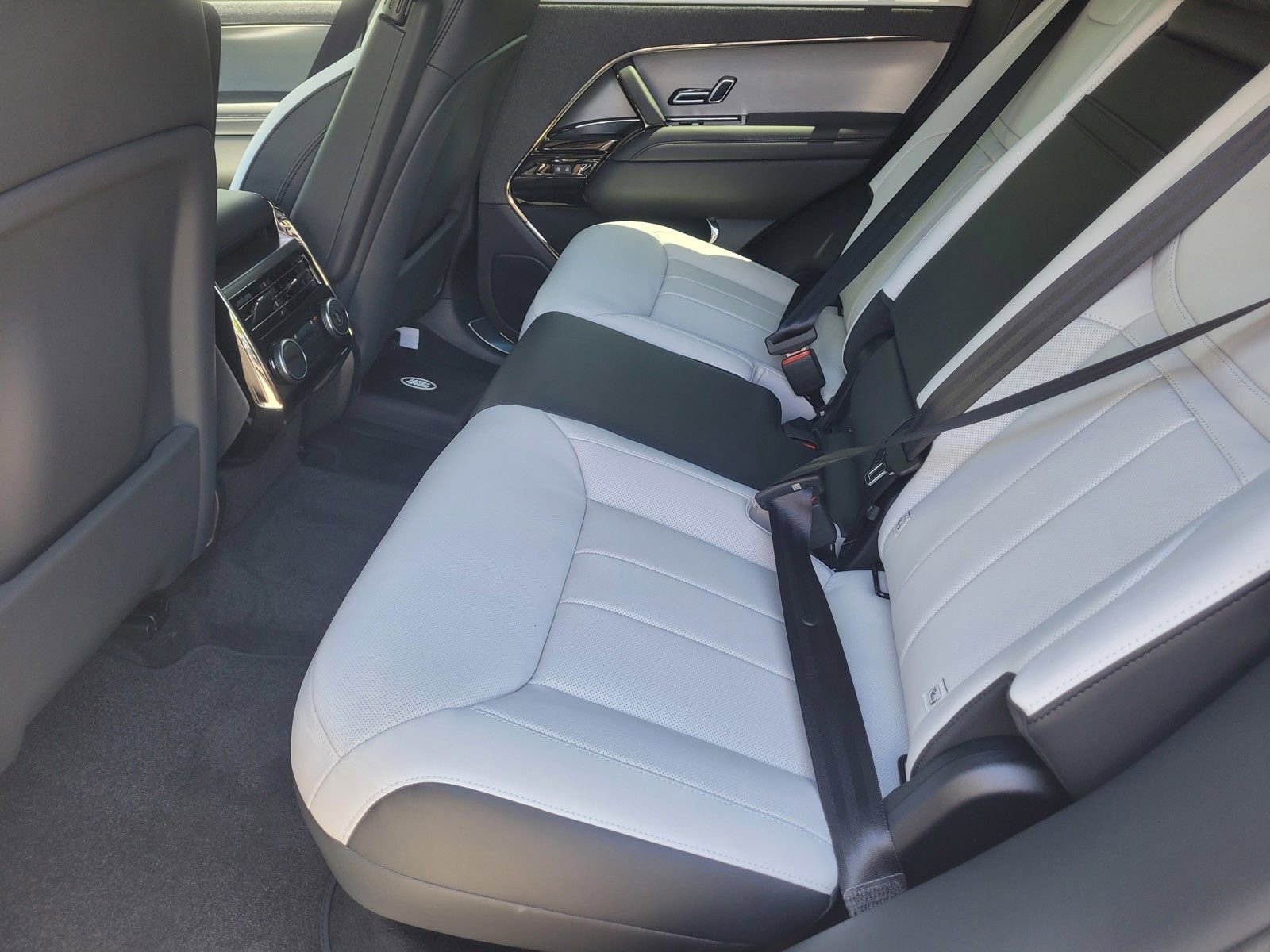 New 2025 Land Rover Range Rover Sport Dynamic SE AWD/4WD image 7