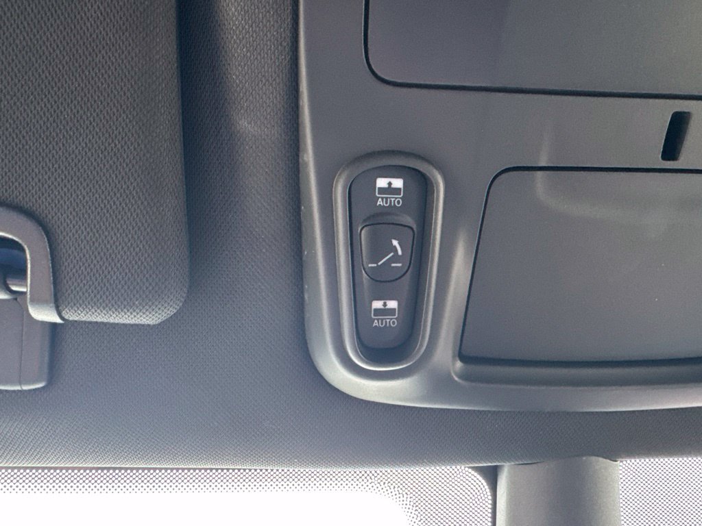 Used 2025 Chrysler Pacifica Limited FWD image 24