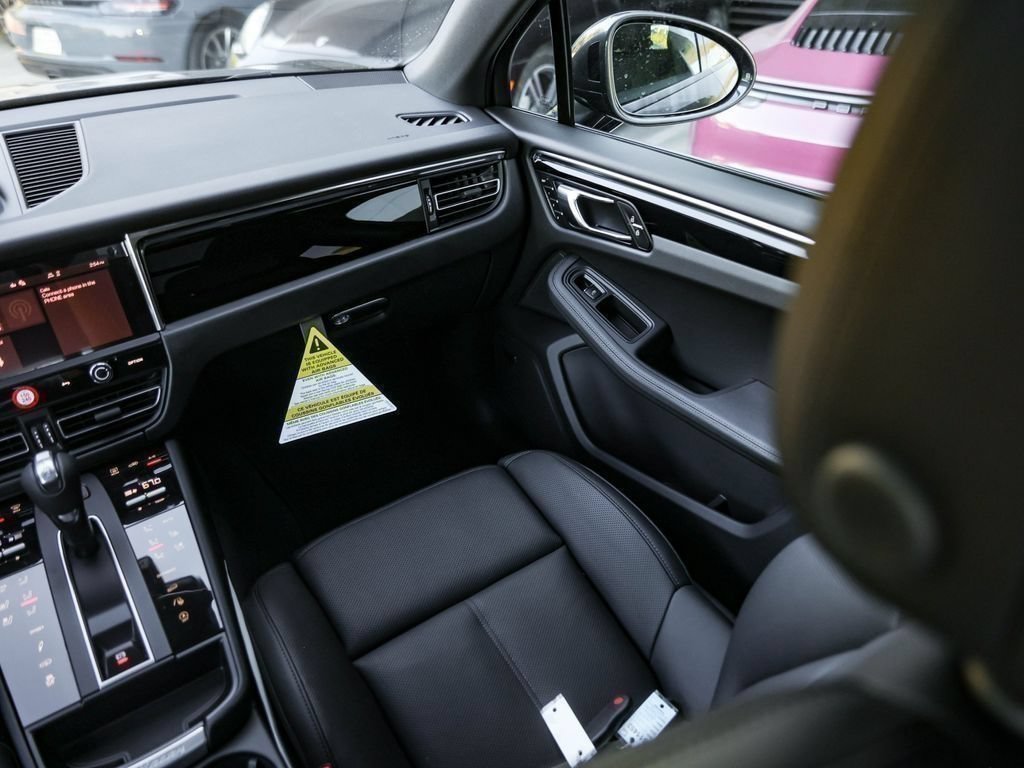 Certified 2026 Porsche Macan AWD/4WD image 35