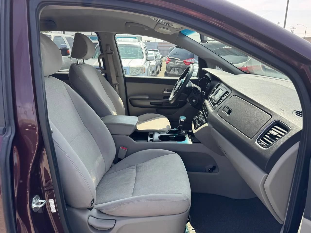 Used 2018 Kia Sedona LX FWD image 19