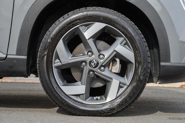 Used 2021 Hyundai Venue SEL w/ Premium Package image 13