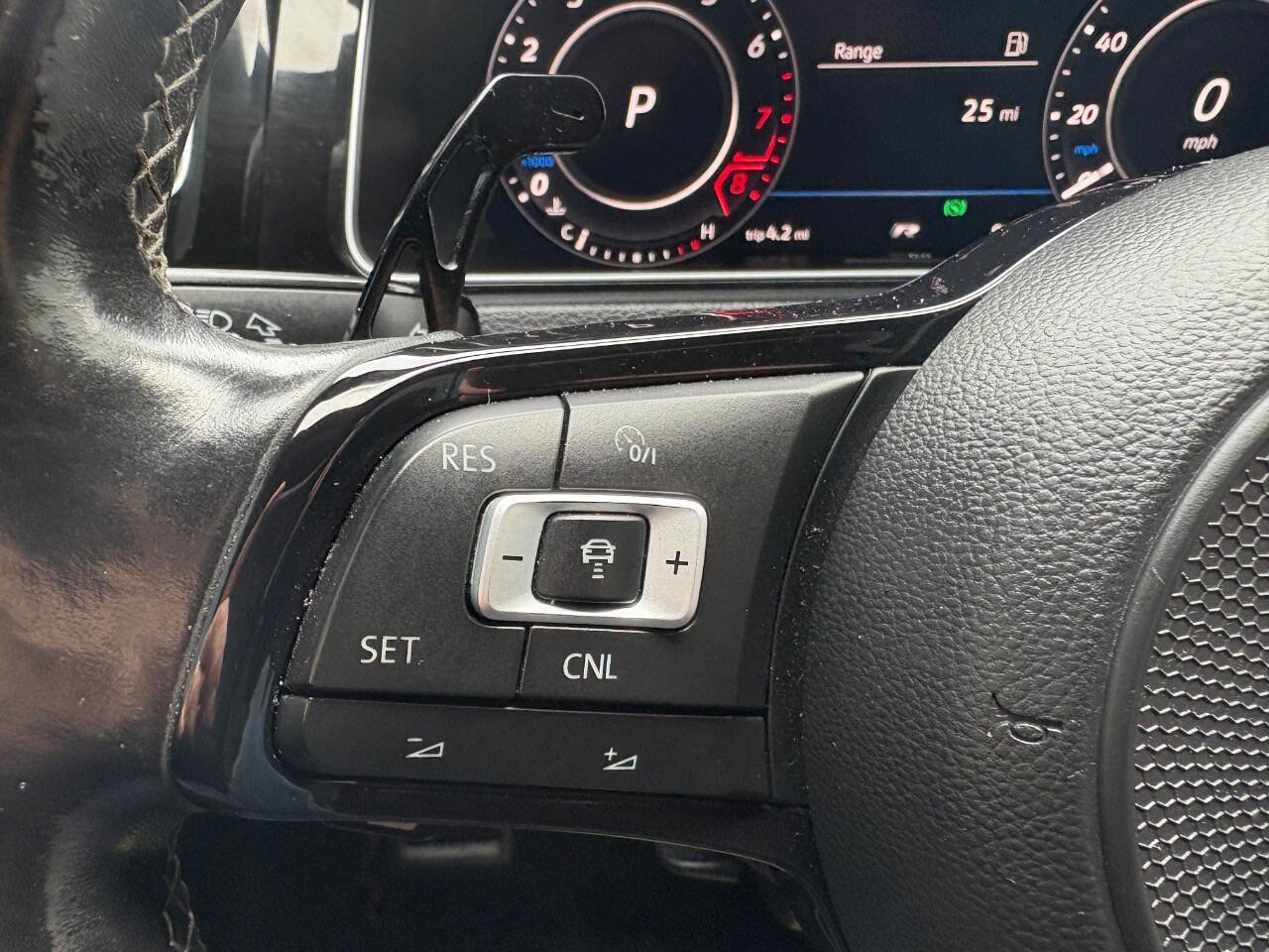 Used 2018 Volkswagen Golf R 4-Door image 18