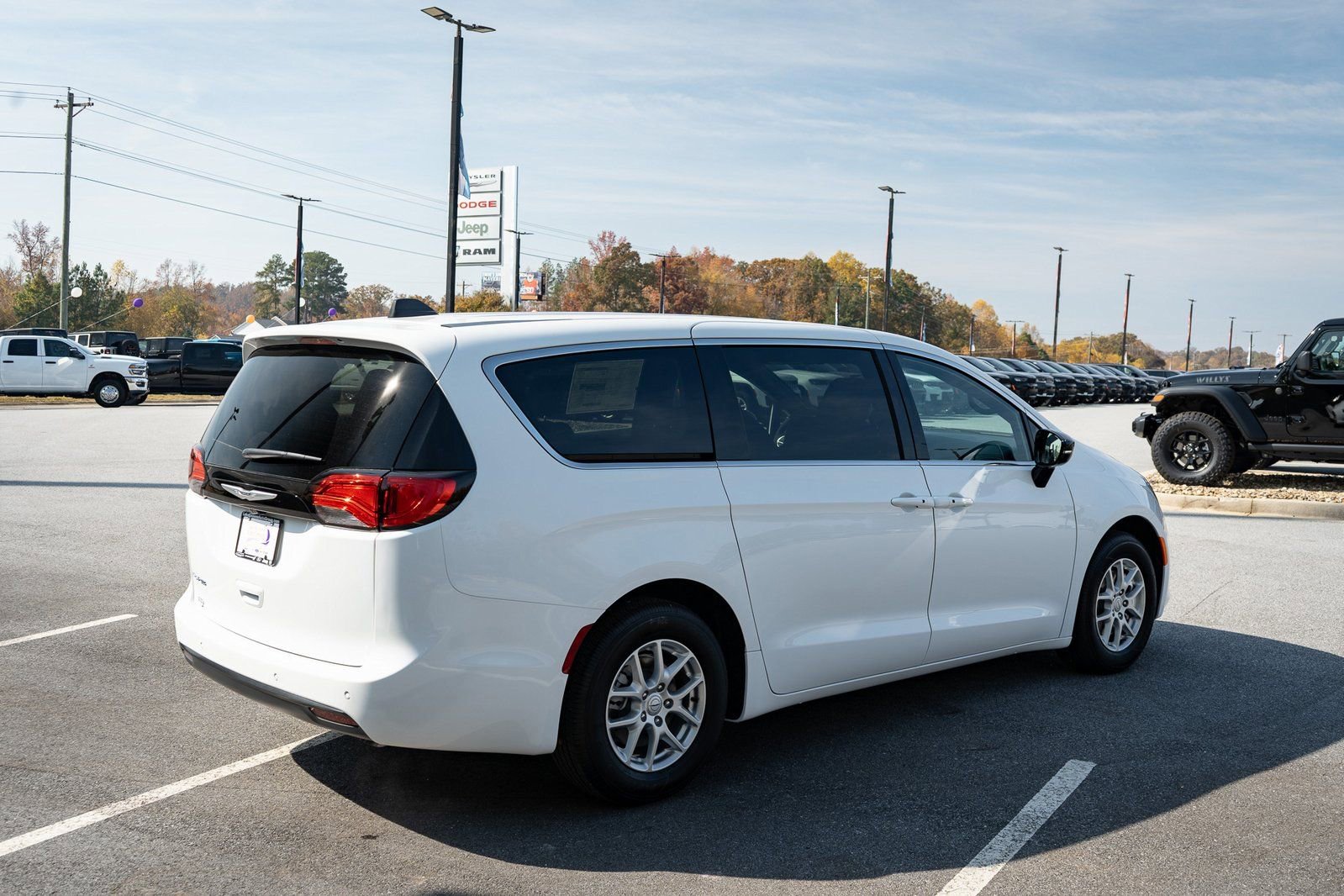 New 2026 Chrysler Voyager LX image 10