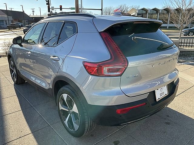 Certified 2025 Volvo XC40 B5 Plus image 10