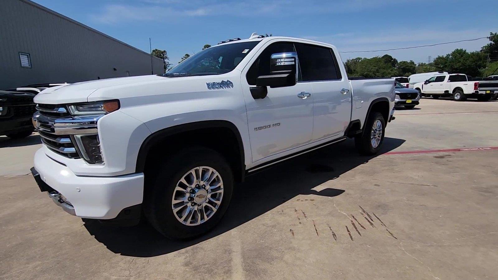 Used 2023 Chevrolet Silverado 2500 High Country w/ Z71 Off-Road Package AWD/4WD image 4