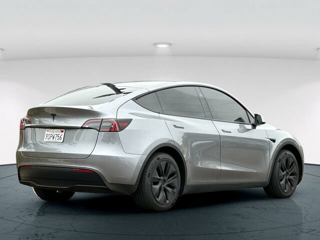 Used 2025 Tesla Model Y Long Range RWD image 6