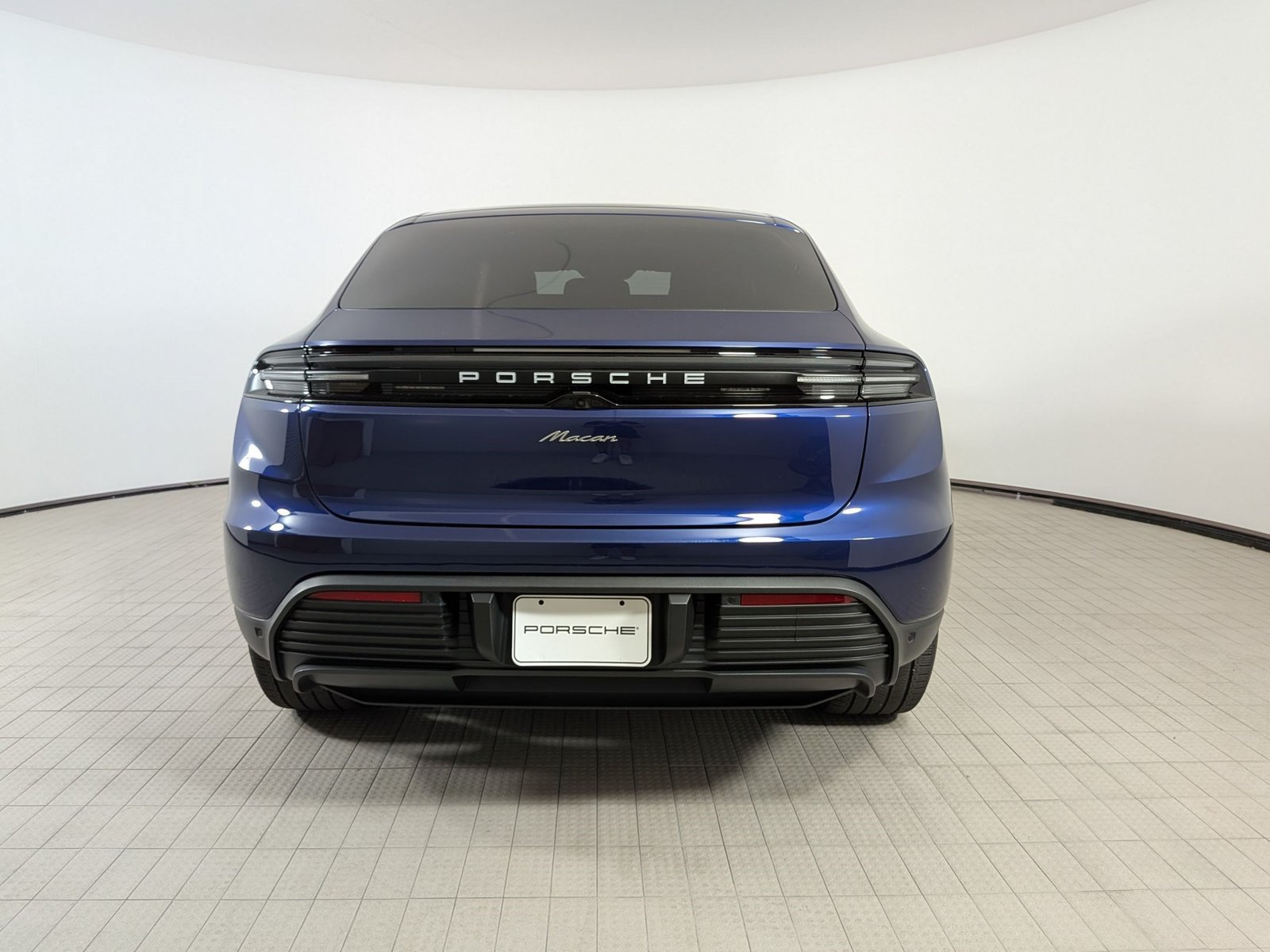 Certified 2025 Porsche Macan Electric RWD image 8