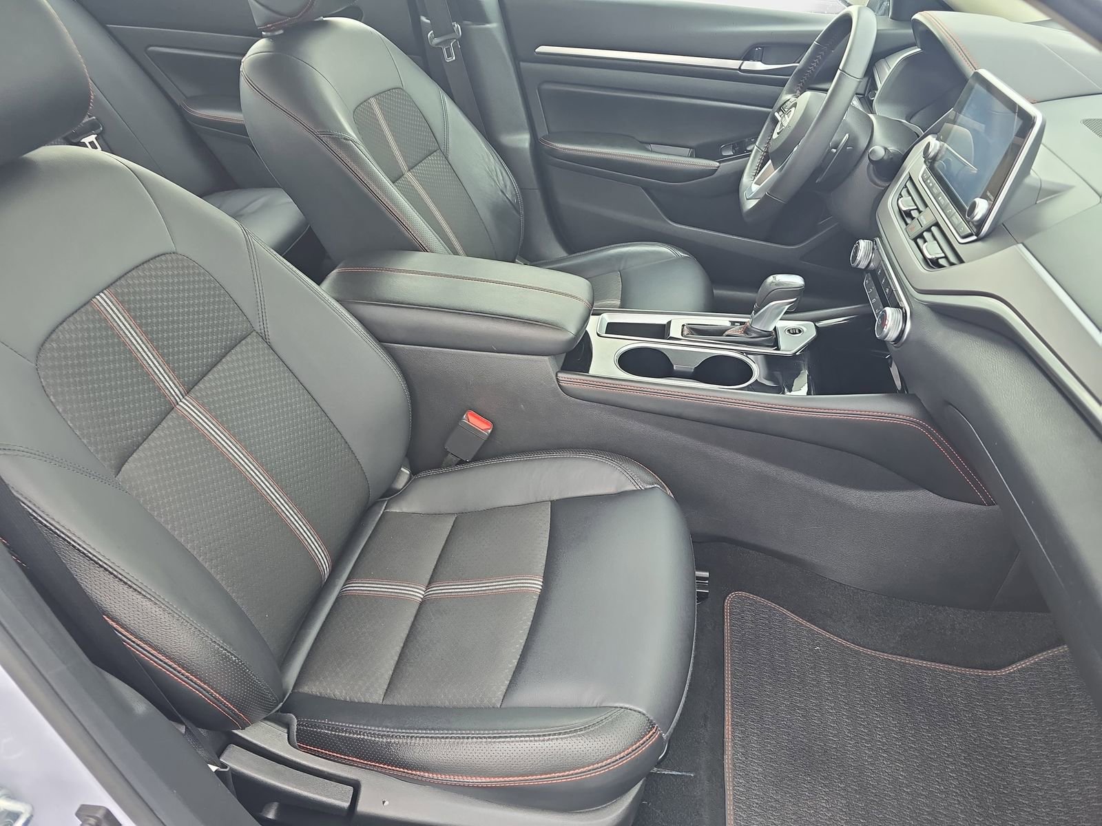 Used 2024 Nissan Altima 2.5 SR image 10