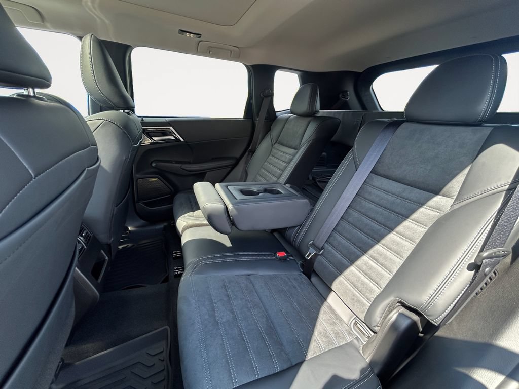 New 2026 Mitsubishi Outlander SE FWD image 13