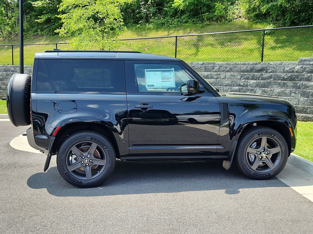 Certified 2025 Land Rover Defender 90 X-Dynamic SE image 11