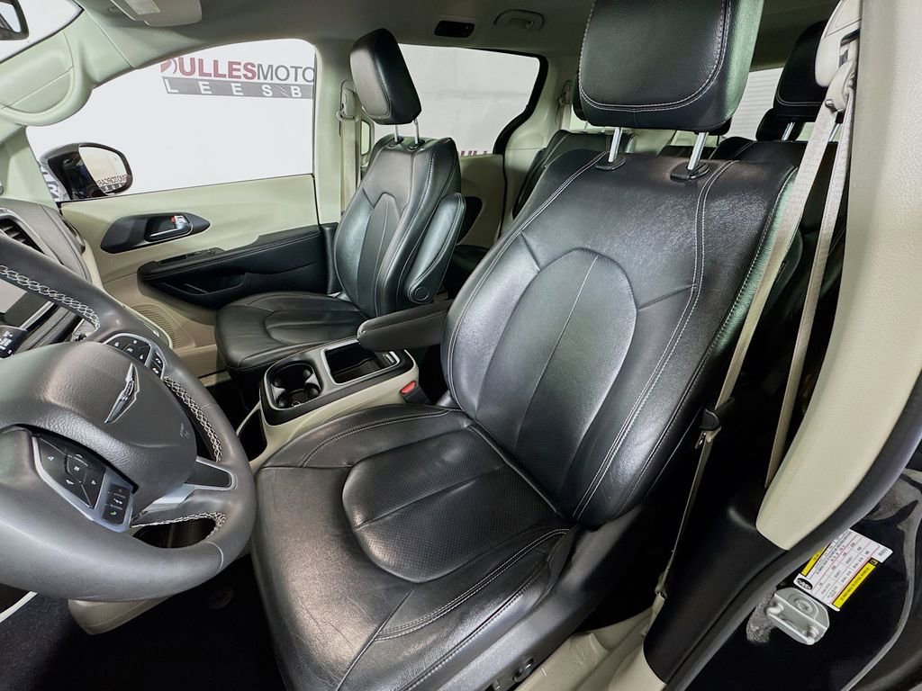 Used 2022 Chrysler Pacifica Touring-L FWD image 21