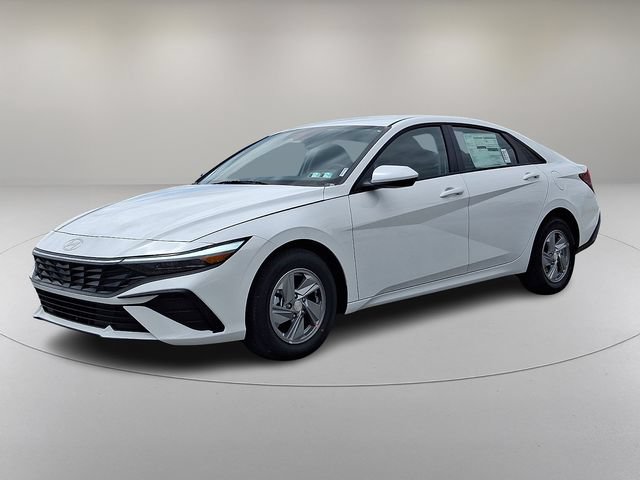New 2026 Hyundai Elantra SE FWD image 3
