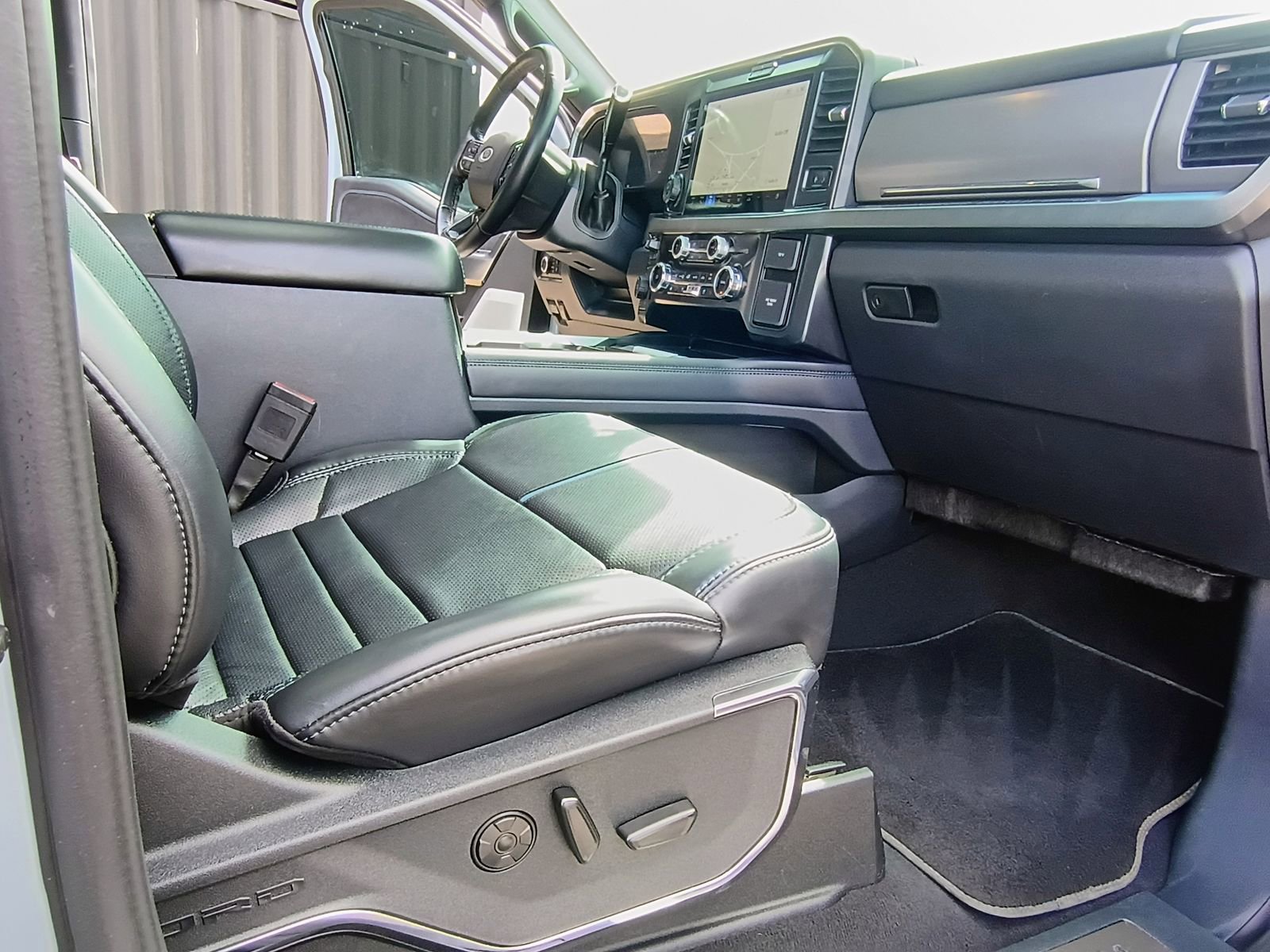 Used 2025 Ford F350 Platinum image 32
