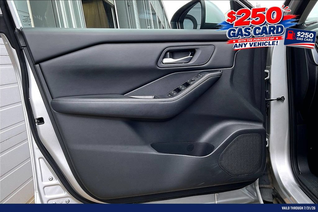 Used 2024 Nissan Rogue SV AWD/4WD image 23