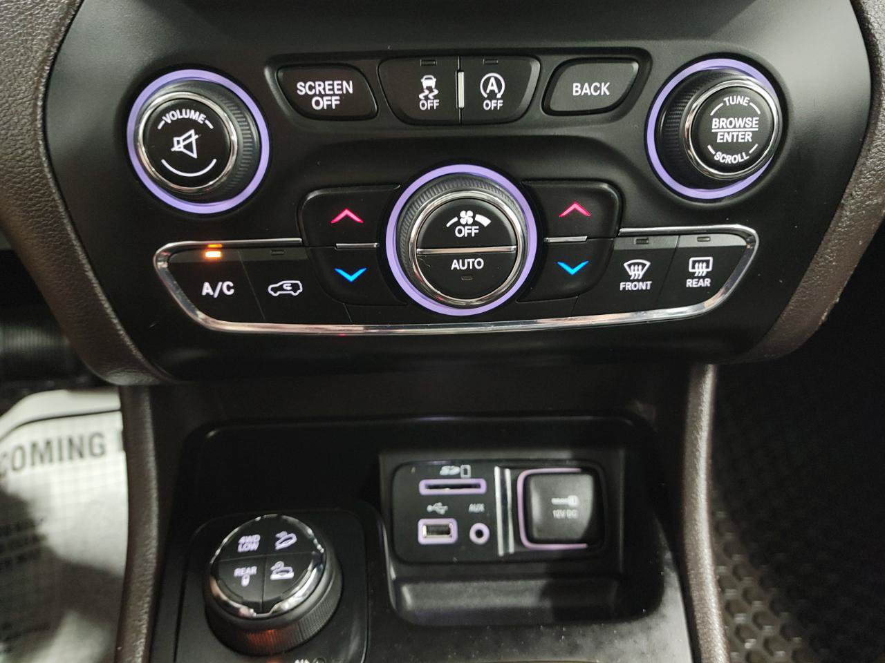 Used 2016 Jeep Cherokee Trailhawk w/ Comfort/Convenience Group AWD/4WD image 21