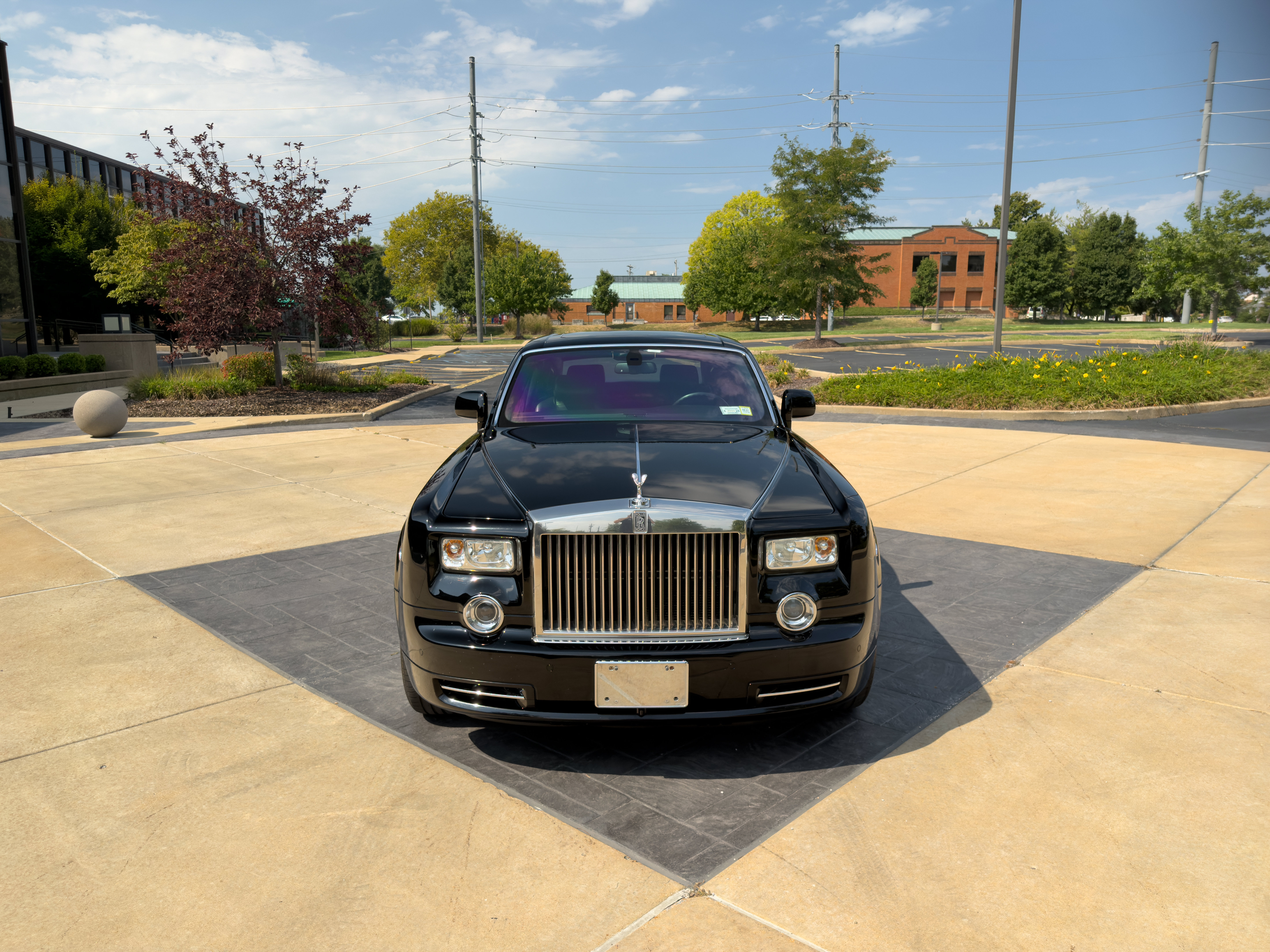 Used 2010 Rolls-Royce Phantom Sedan RWD image 2