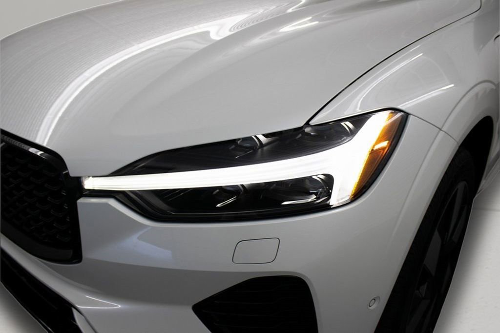 Certified 2025 Volvo XC60 T8 Plus w/ Protection Package Premier image 7