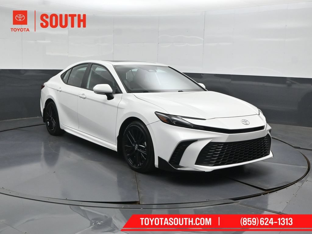 Used 2025 Toyota Camry SE w/ Convenience Package FWD image 4