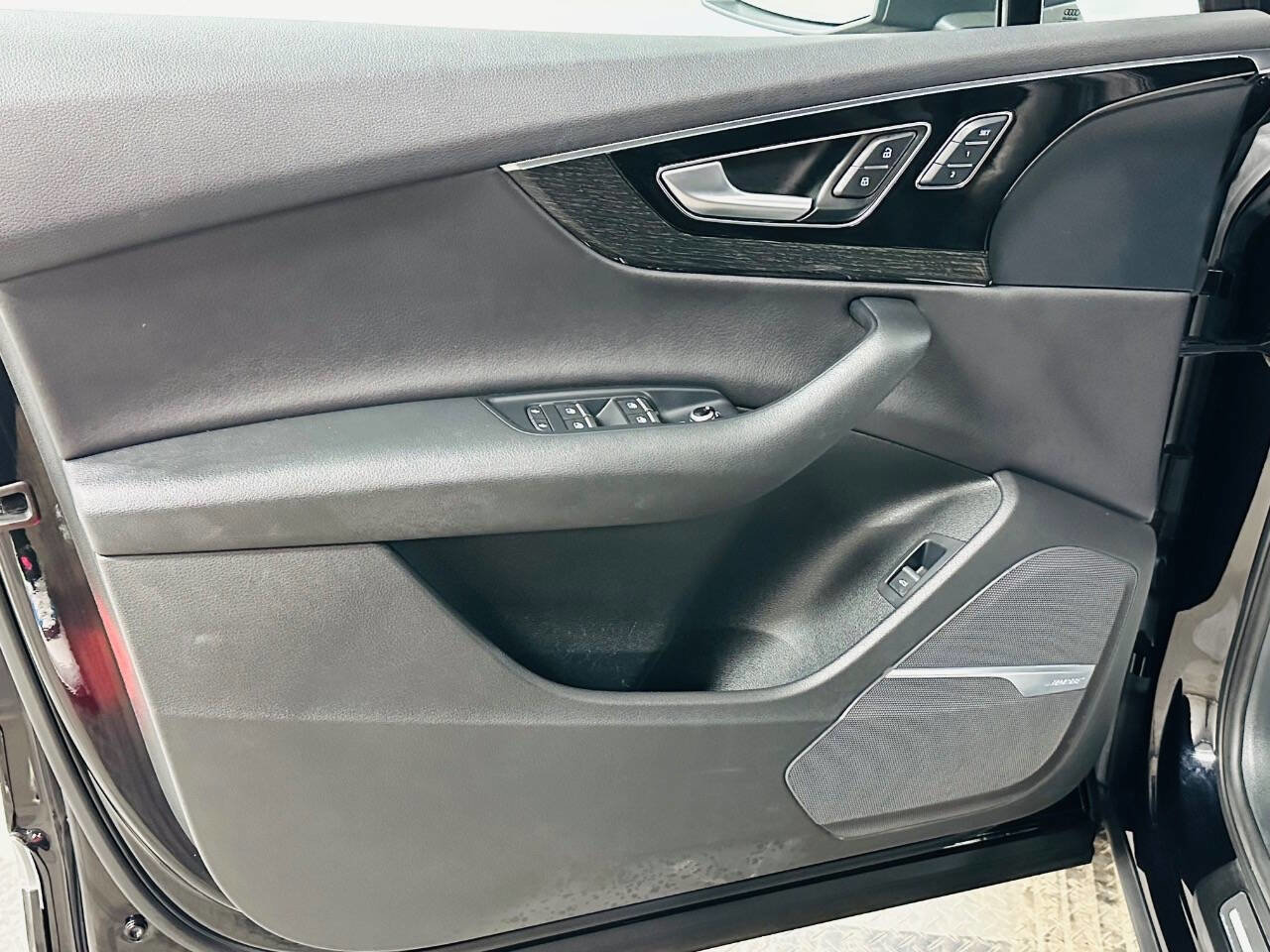 Used 2017 Audi Q7 3.0T Premium Plus image 29
