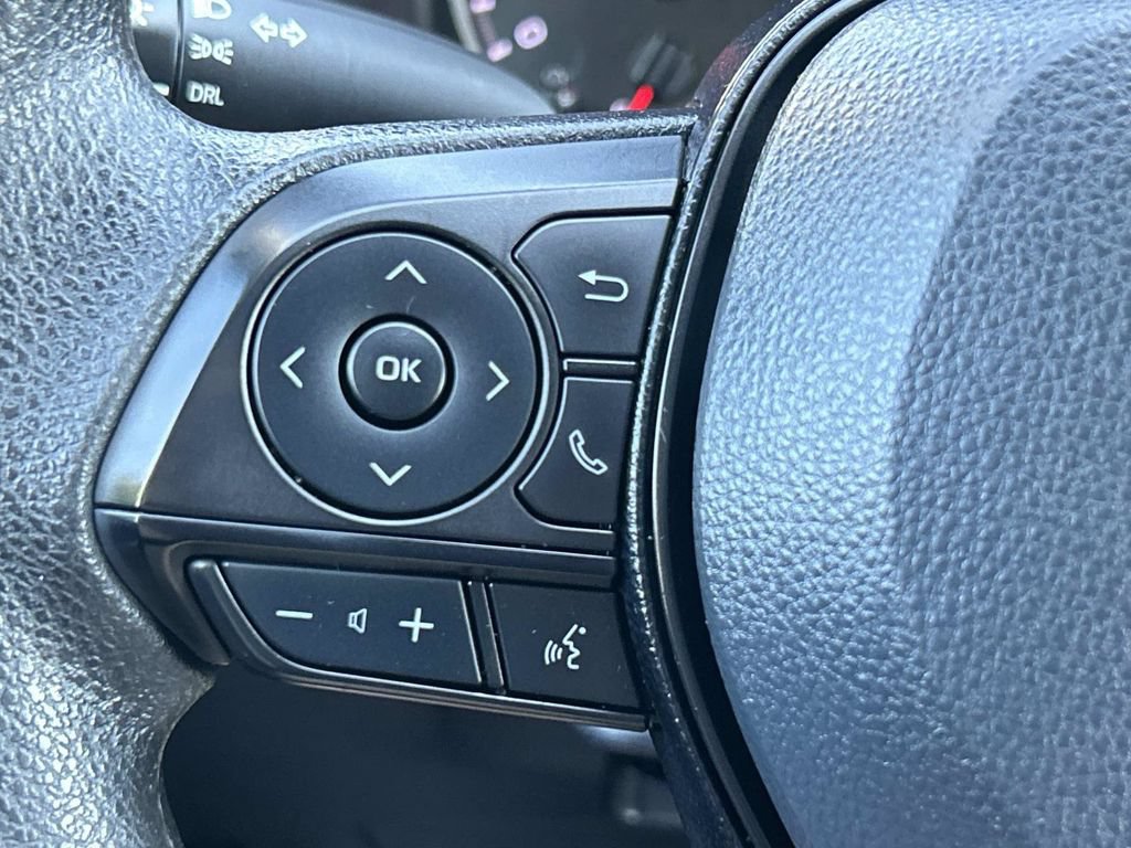 Used 2021 Toyota RAV4 LE AWD/4WD image 26