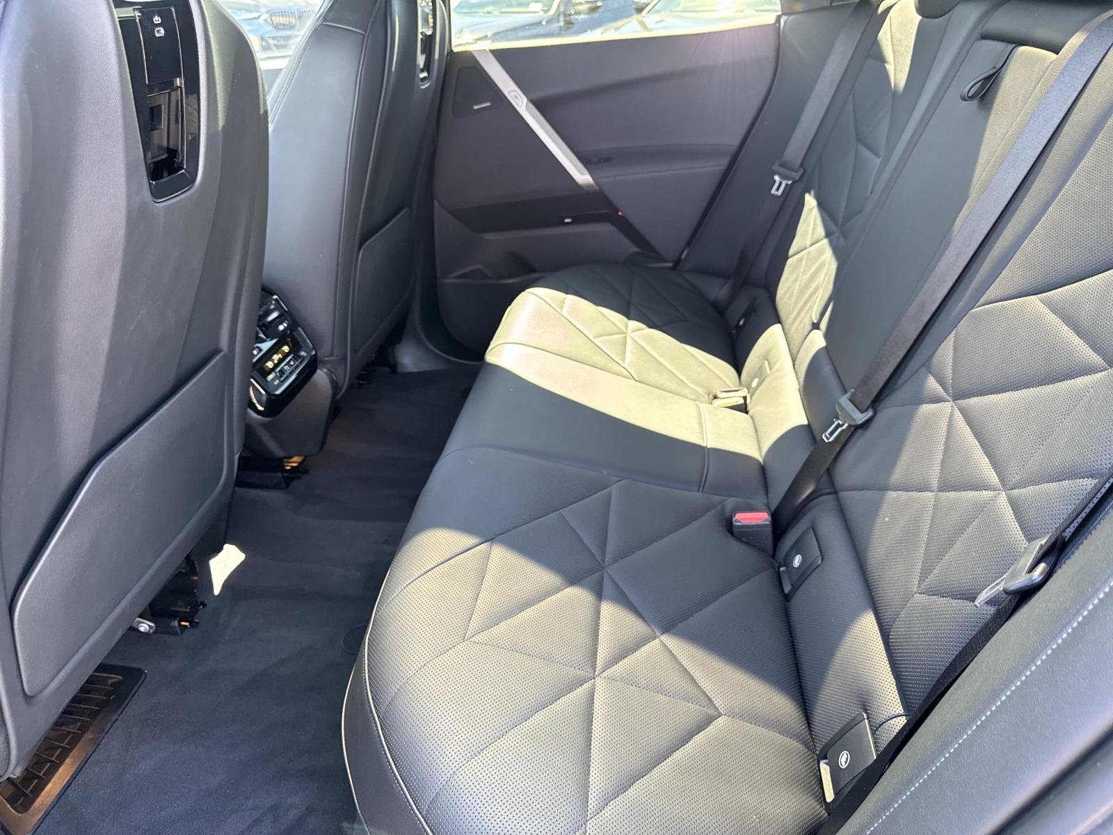 Used 2025 BMW iX xDrive50 w/ Premium Package image 11