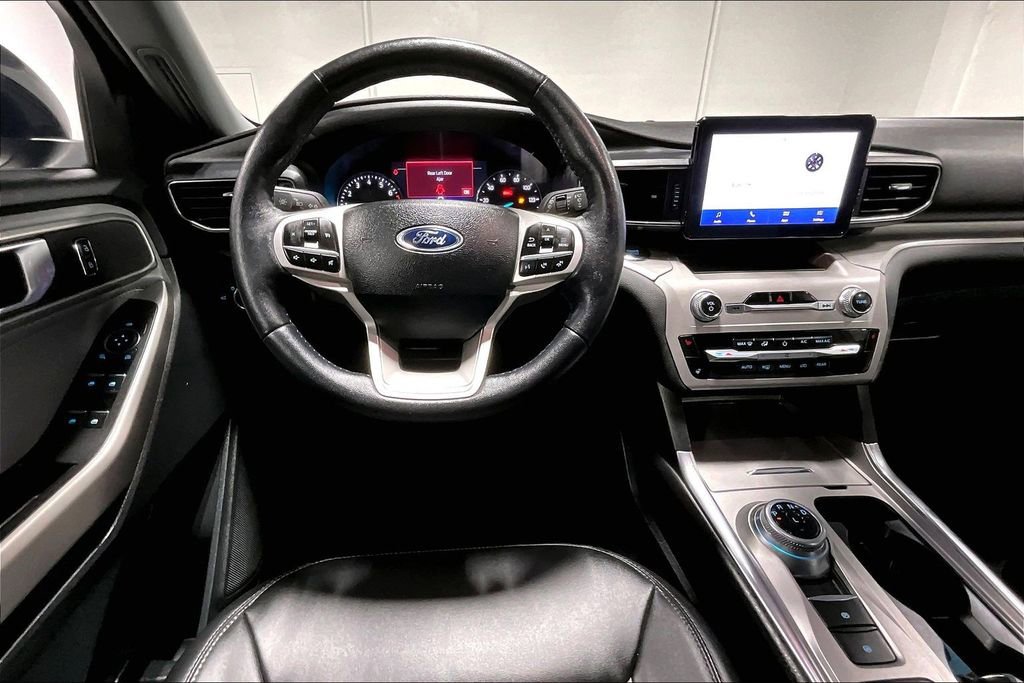 Used 2023 Ford Explorer XLT w/ Equipment Group 202A image 7