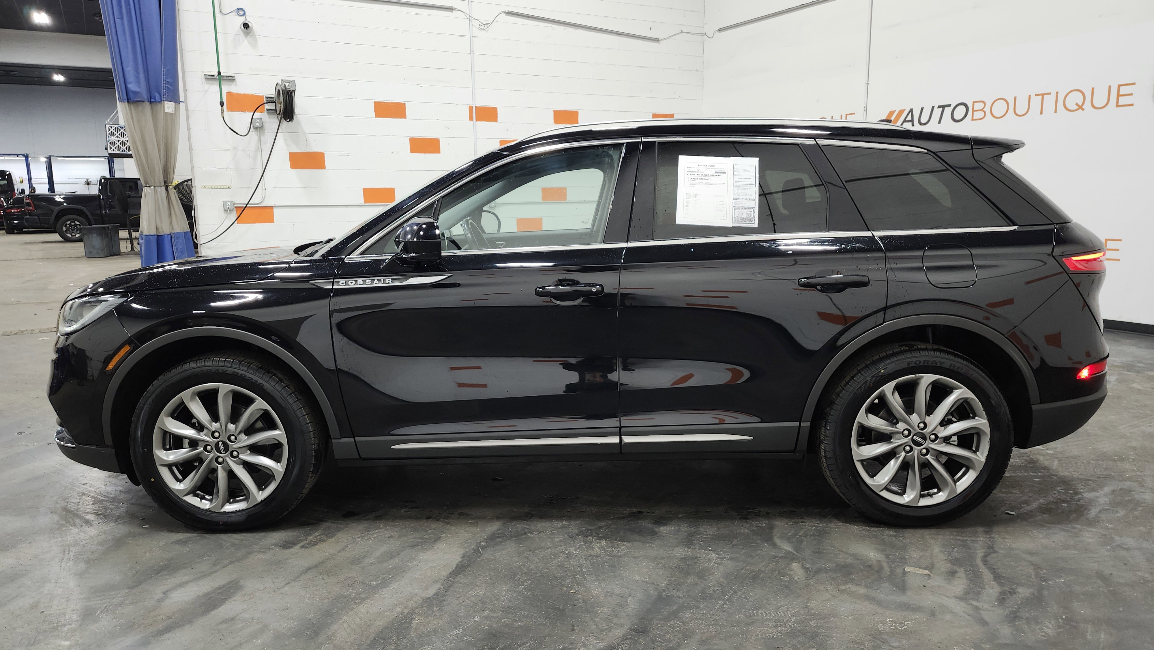 Used 2021 Lincoln Corsair AWD w/ Premium Package image 16