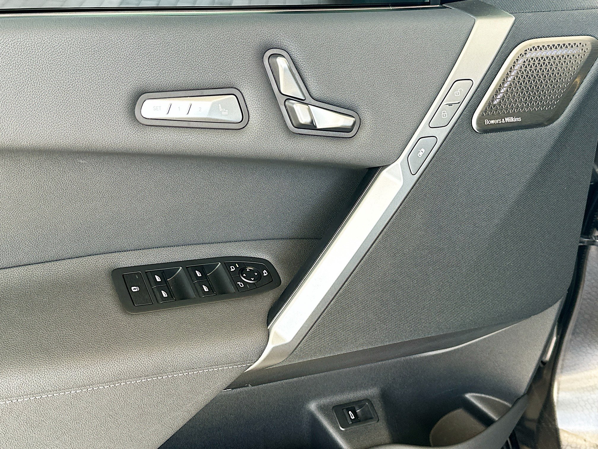 Used 2025 BMW iX M60 AWD/4WD image 16