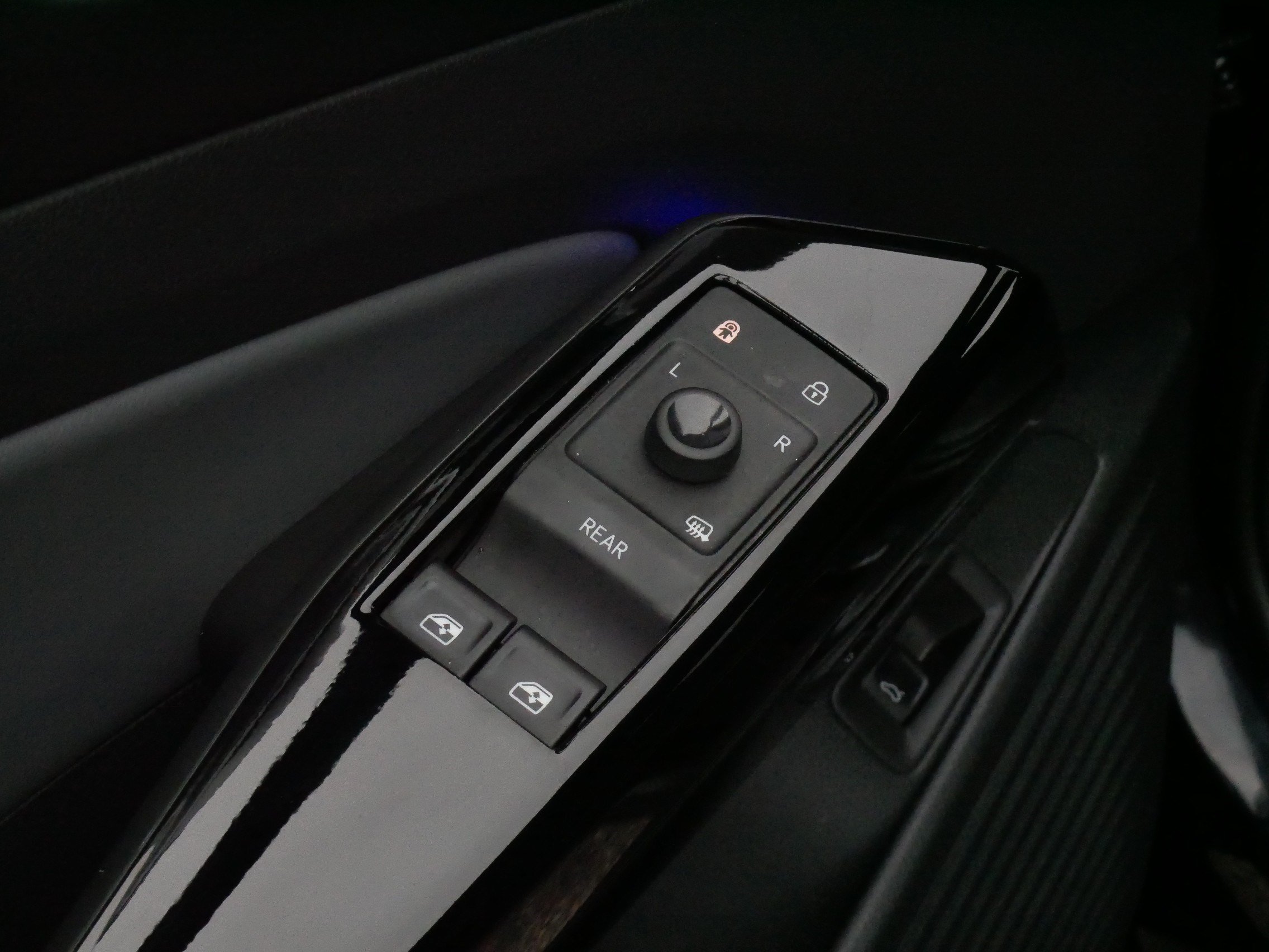 Certified 2023 Volkswagen ID.4 Pro S AWD/4WD image 19