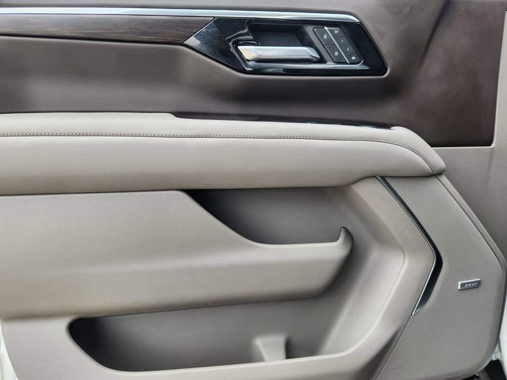 Used 2025 Chevrolet Tahoe Z71 w/ Comfort Package AWD/4WD image 22