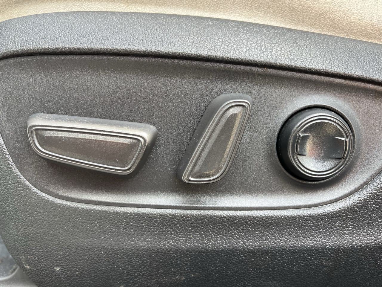 Used 2023 Toyota RAV4 Limited FWD image 25