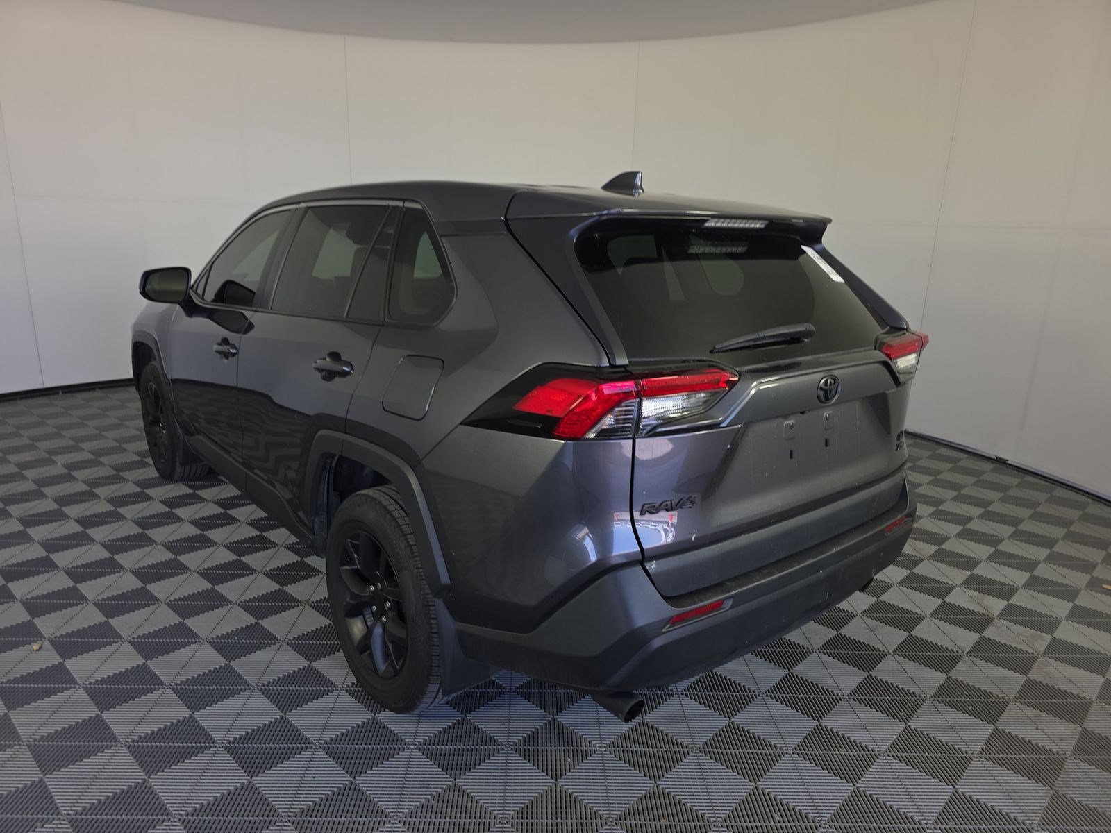 Used 2024 Toyota RAV4 LE AWD/4WD image 8