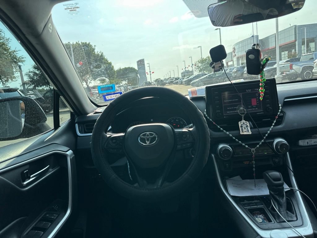 Used 2022 Toyota RAV4 XLE FWD image 8