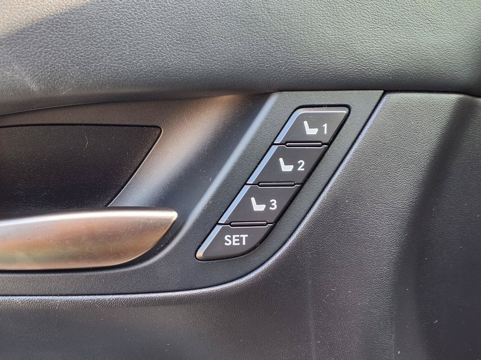 Used 2016 Lexus LX 570 4WD w/ Luxury Package image 5