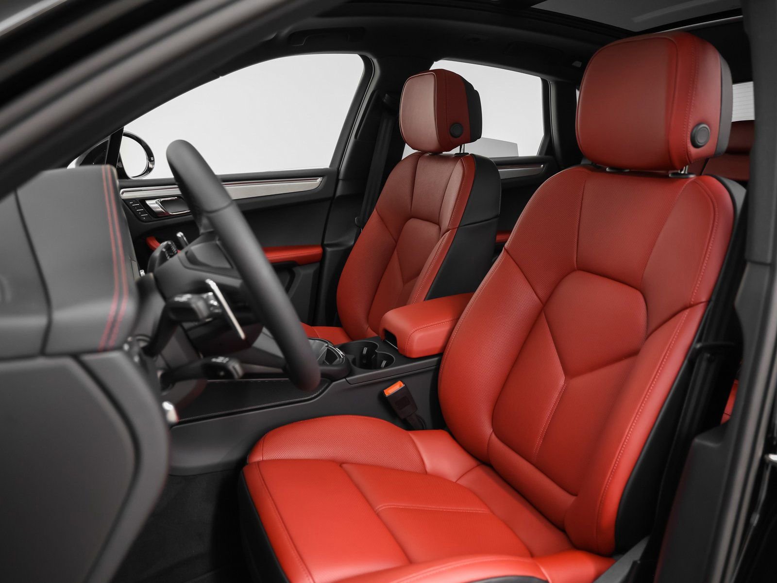 Certified 2025 Porsche Macan image 42