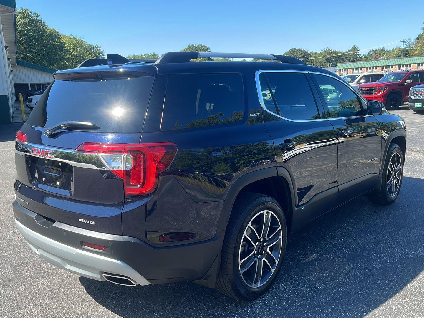 Certified 2021 GMC Acadia SLT w/ Technology Package AWD/4WD image 5