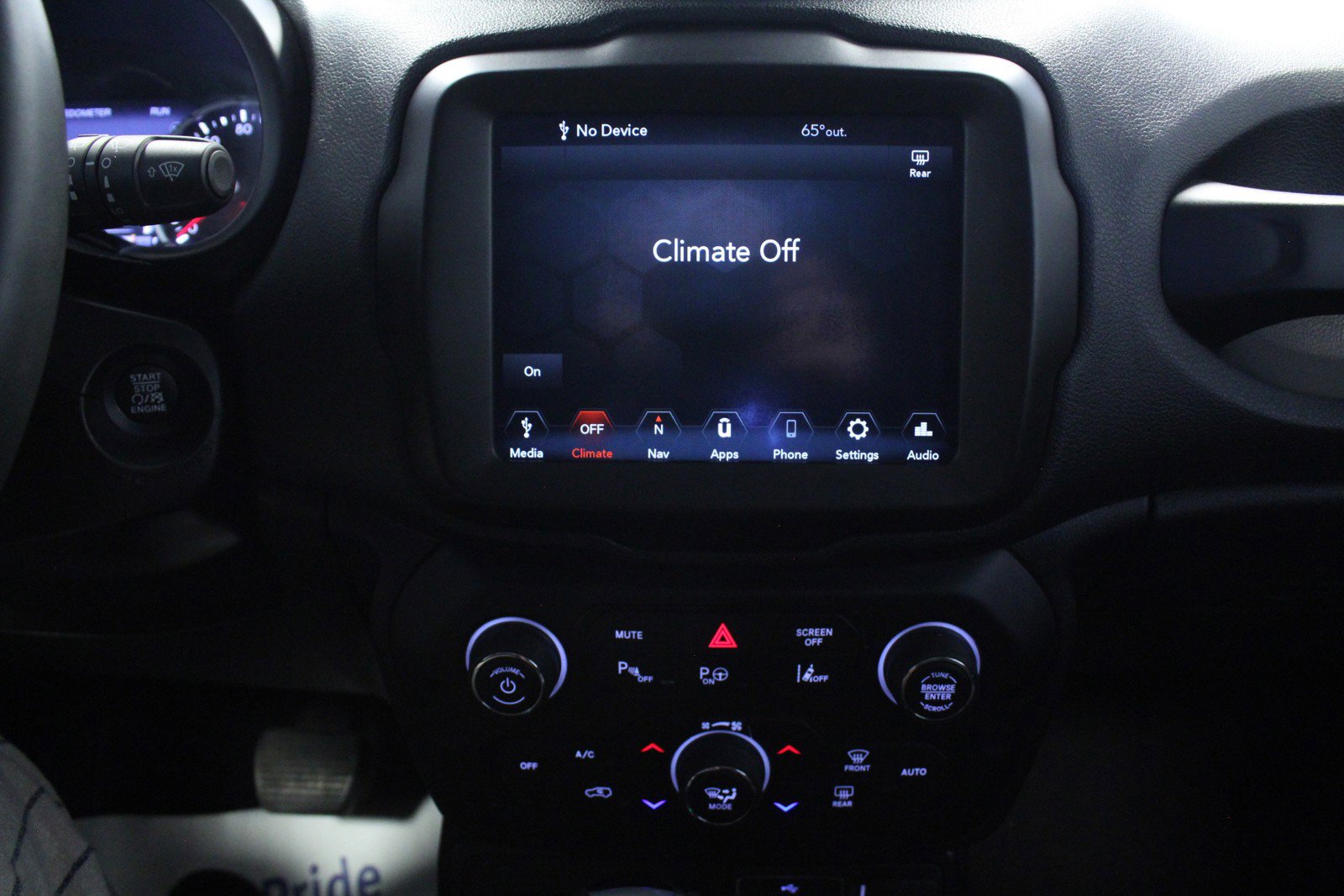 Used 2021 Jeep Renegade Latitude w/ Luxury Group I image 22