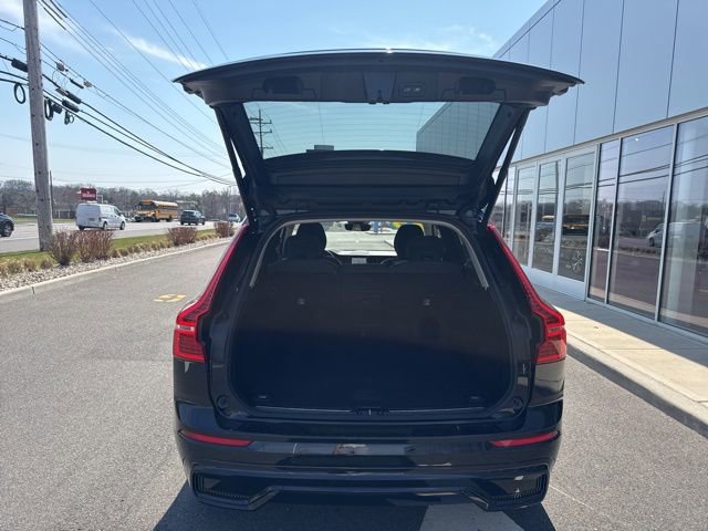 Certified 2025 Volvo XC60 B5 Plus AWD/4WD image 11