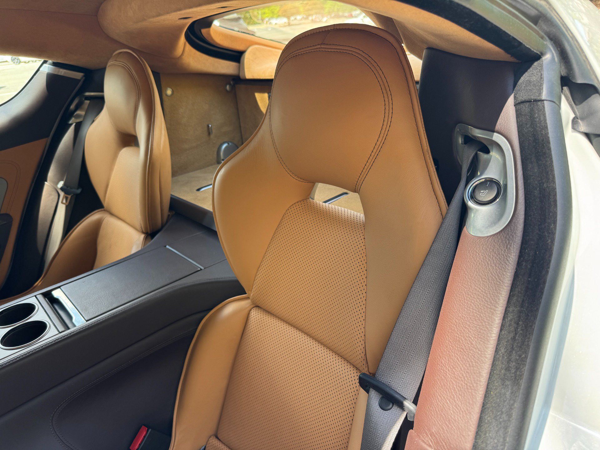 Used 2011 Aston Martin Rapide RWD image 45