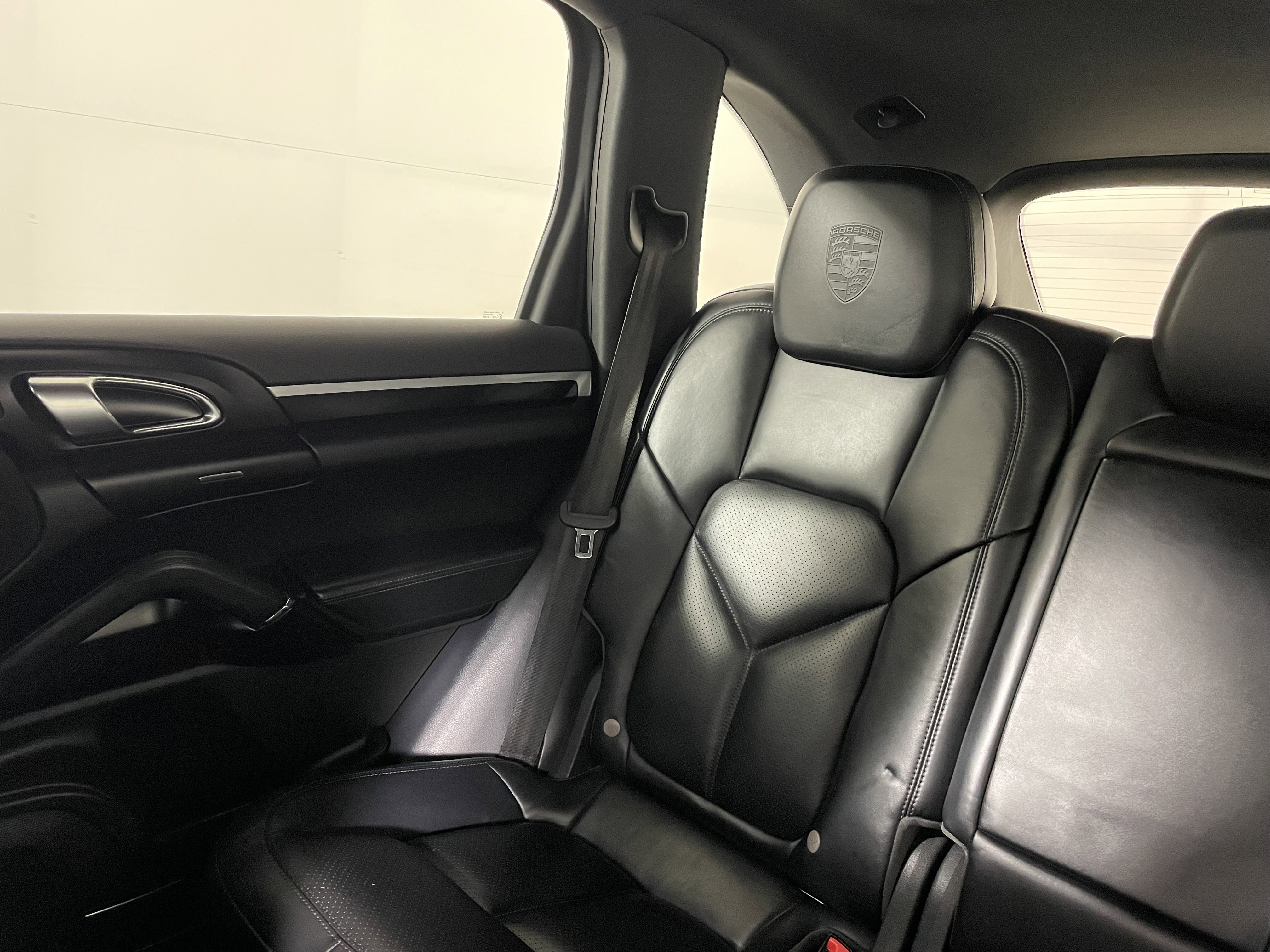 Certified 2018 Porsche Cayenne Platinum Edition image 15