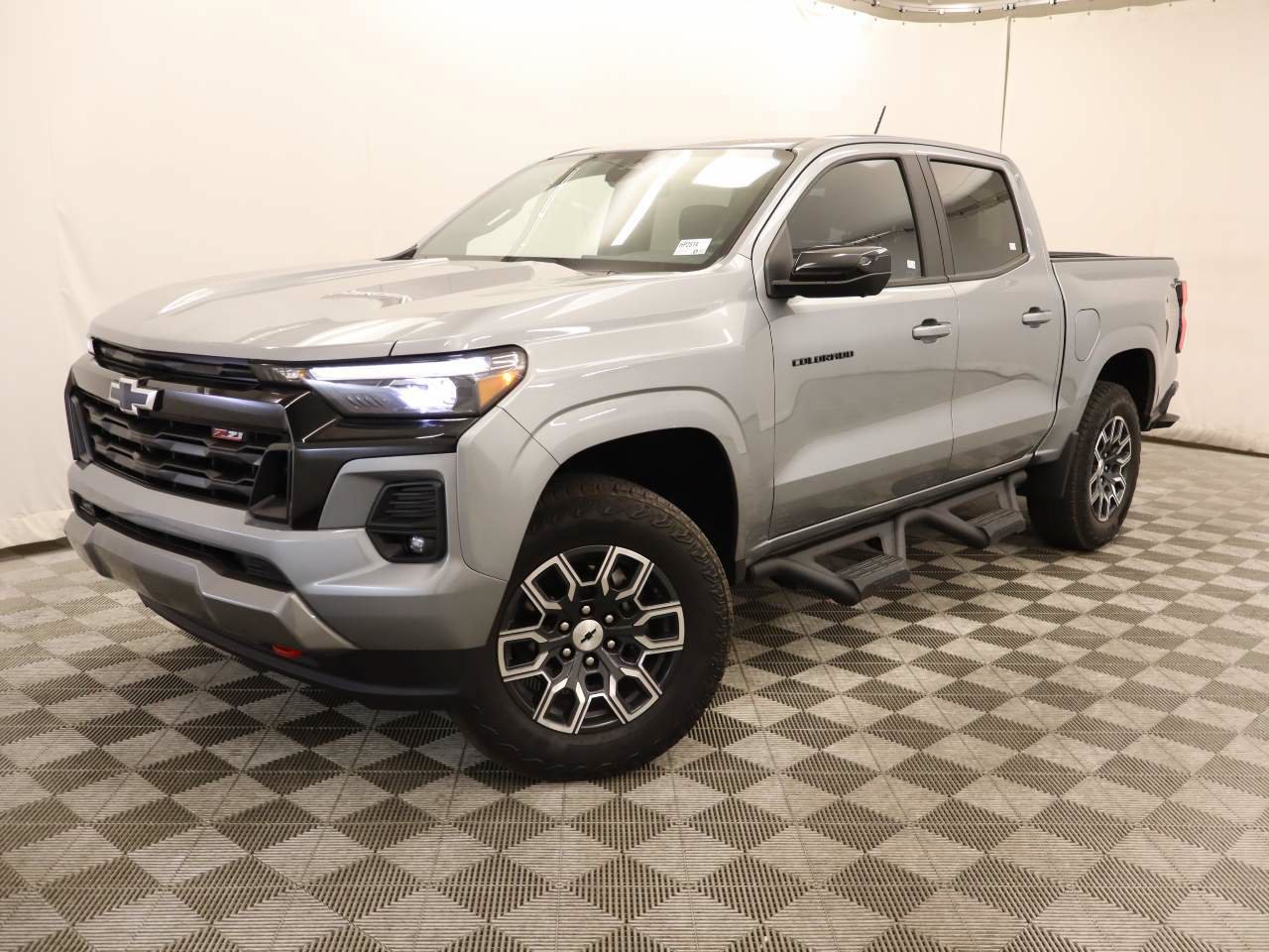 Used 2024 Chevrolet Colorado Z71 w/ Z71 Convenience Package 2 AWD/4WD image 1