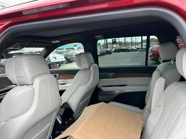 New 2026 Cadillac Vistiq Sport w/ LPO, Floor Liner Package image 12