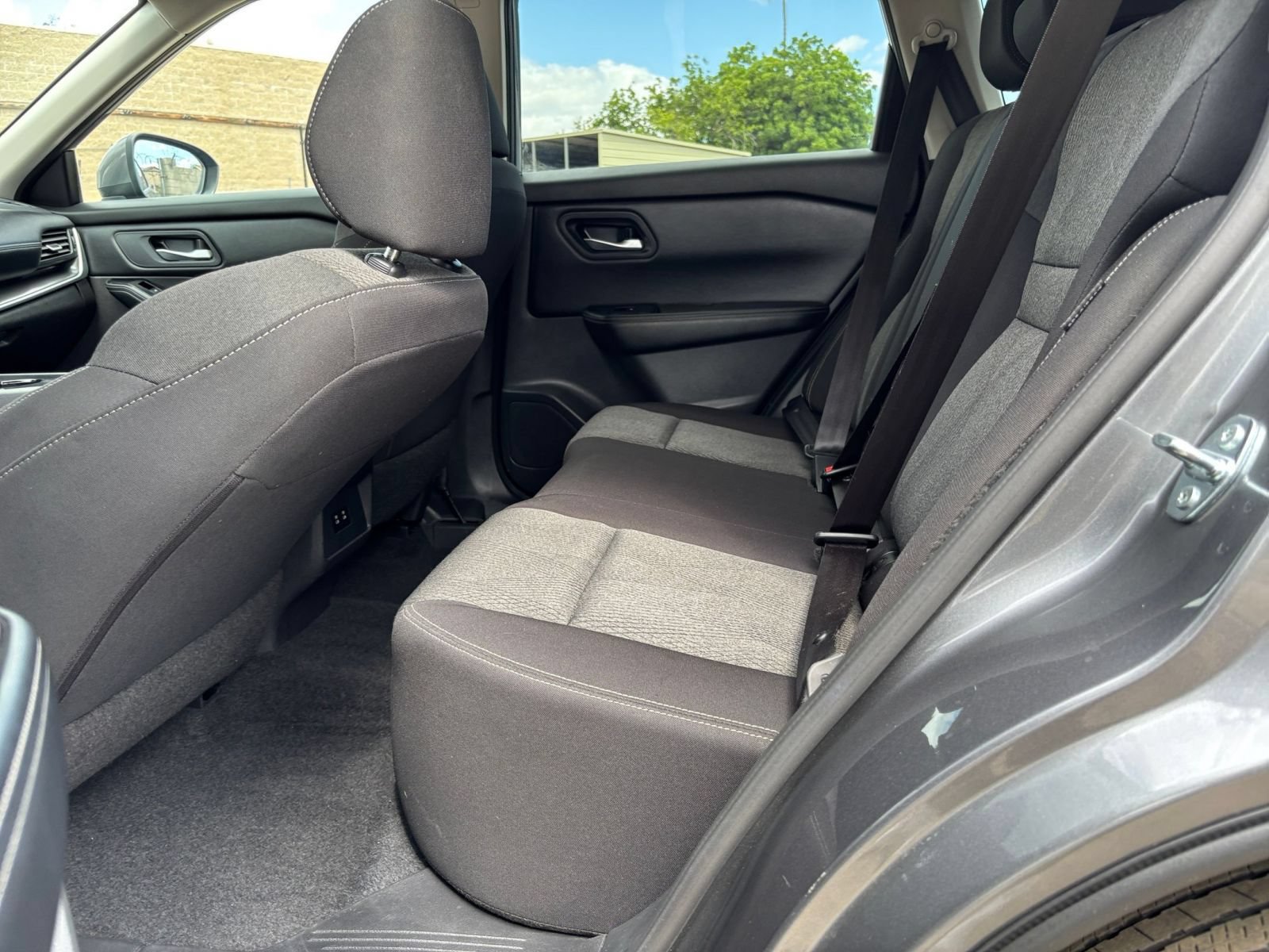 Used 2025 Nissan Rogue SV FWD image 28