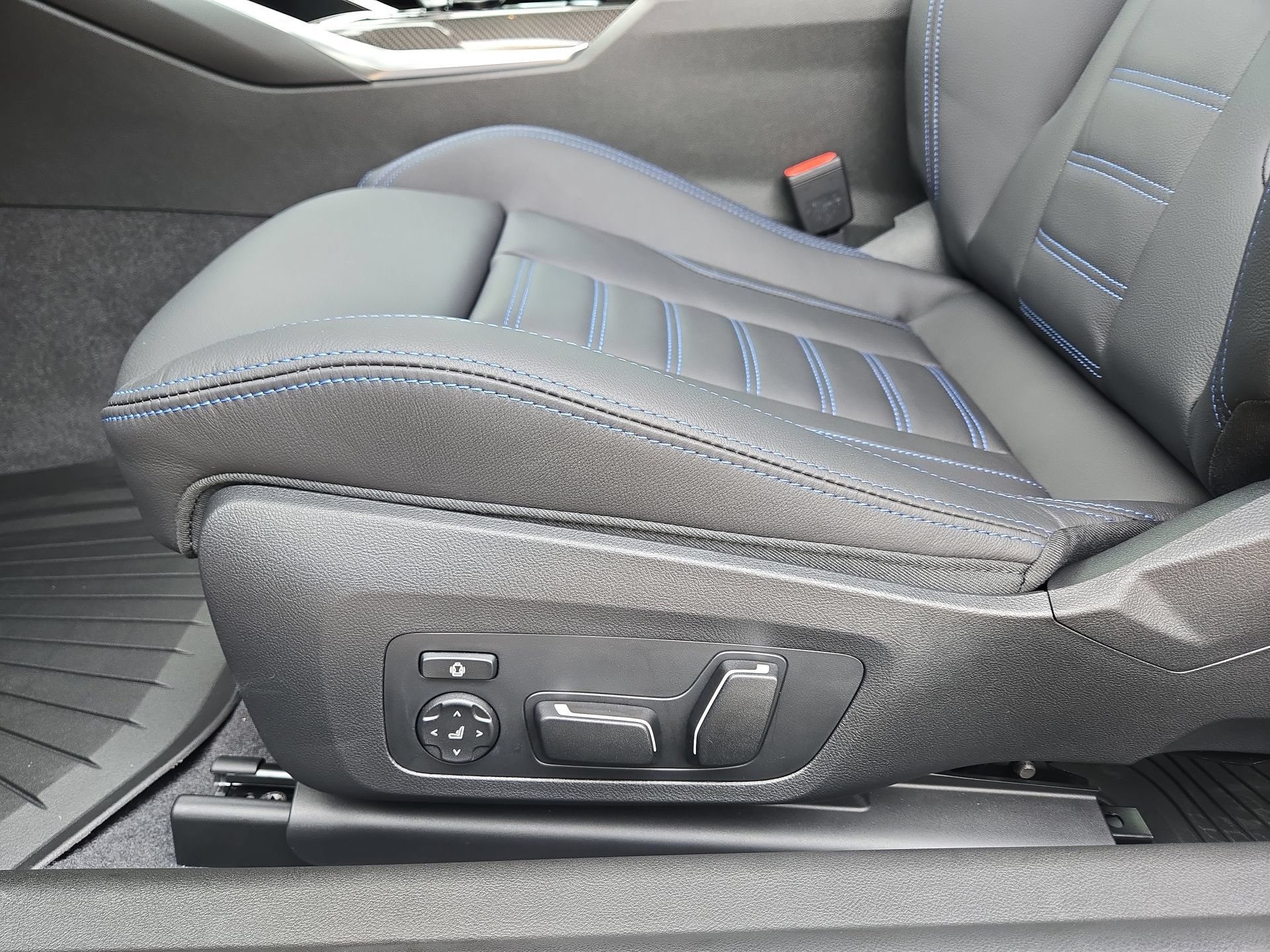 New 2026 BMW M2 w/ Lighting Package RWD image 17