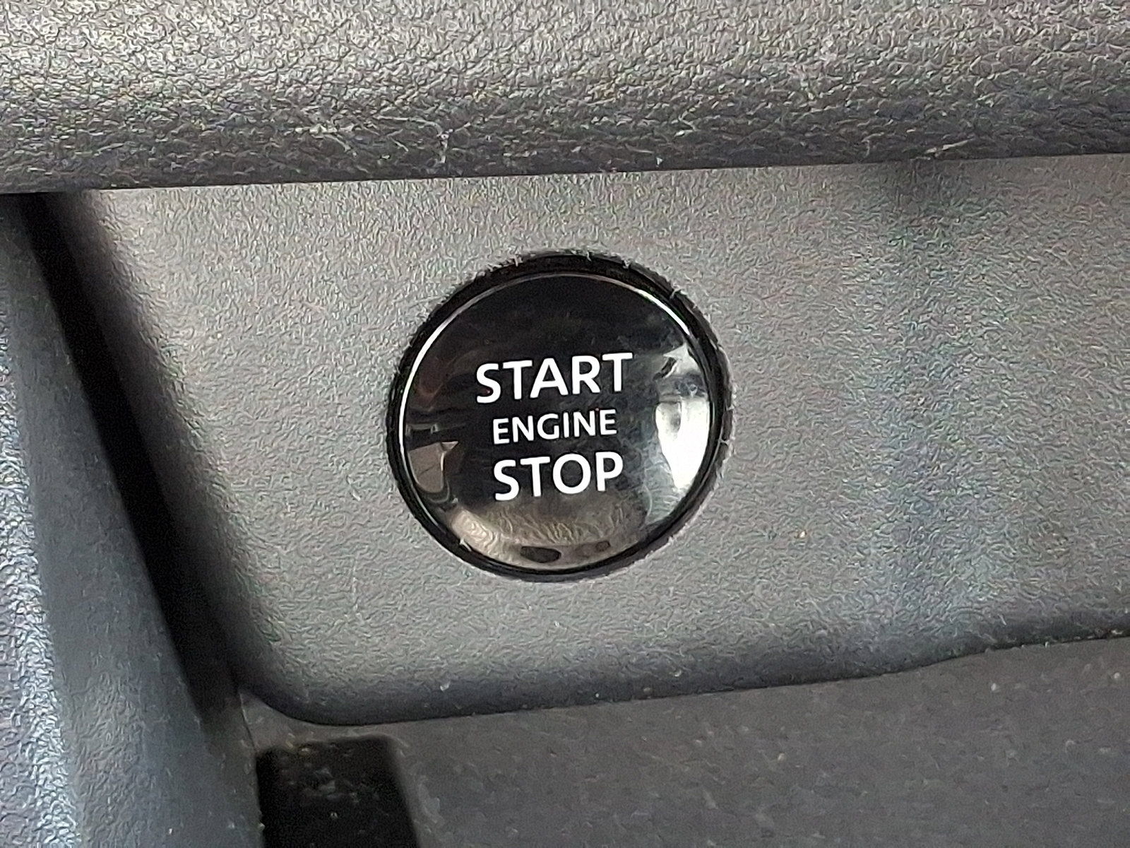 Used 2024 Nissan Rogue S image 23