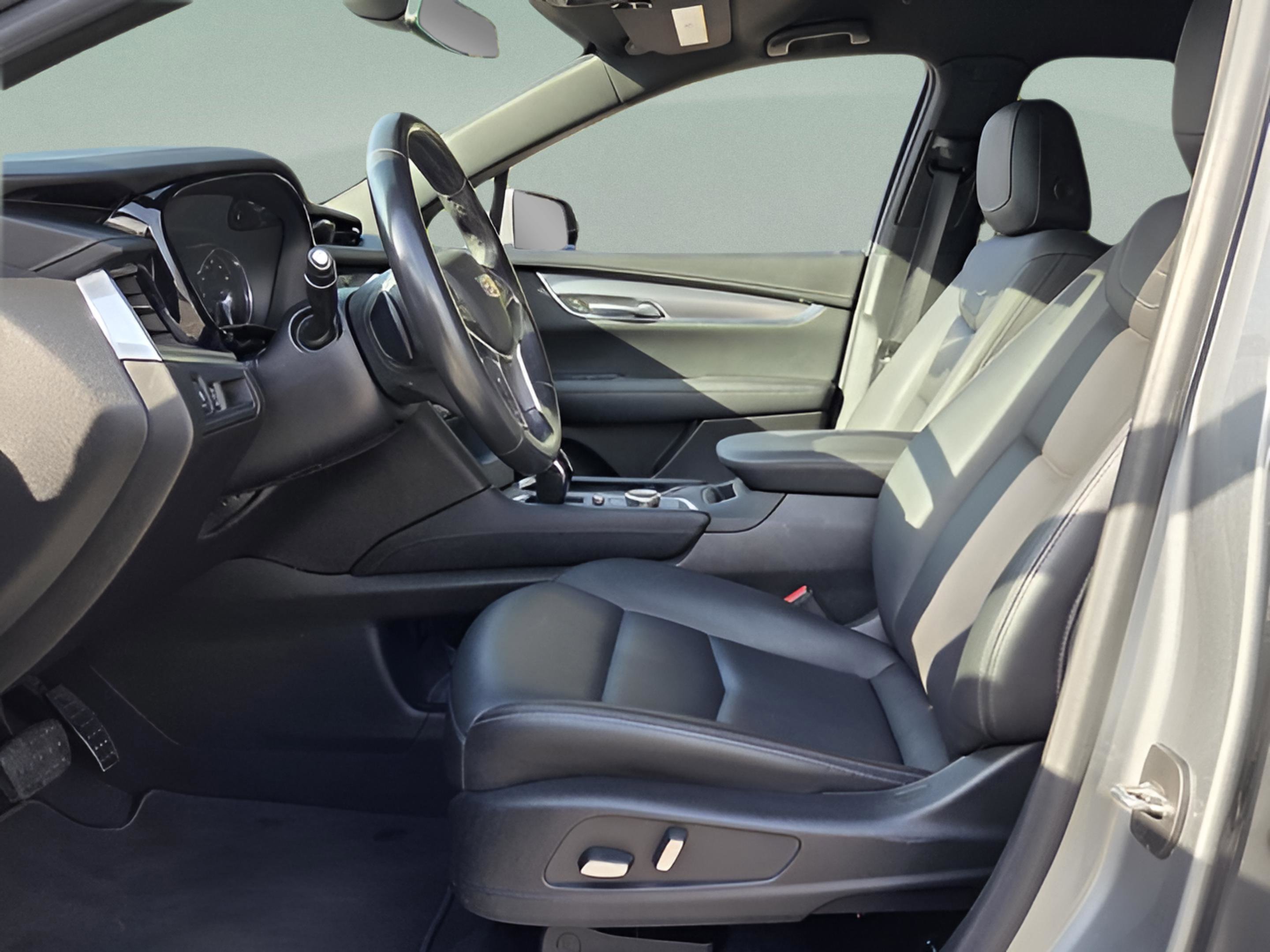 Used 2023 Cadillac XT5 Luxury FWD image 9