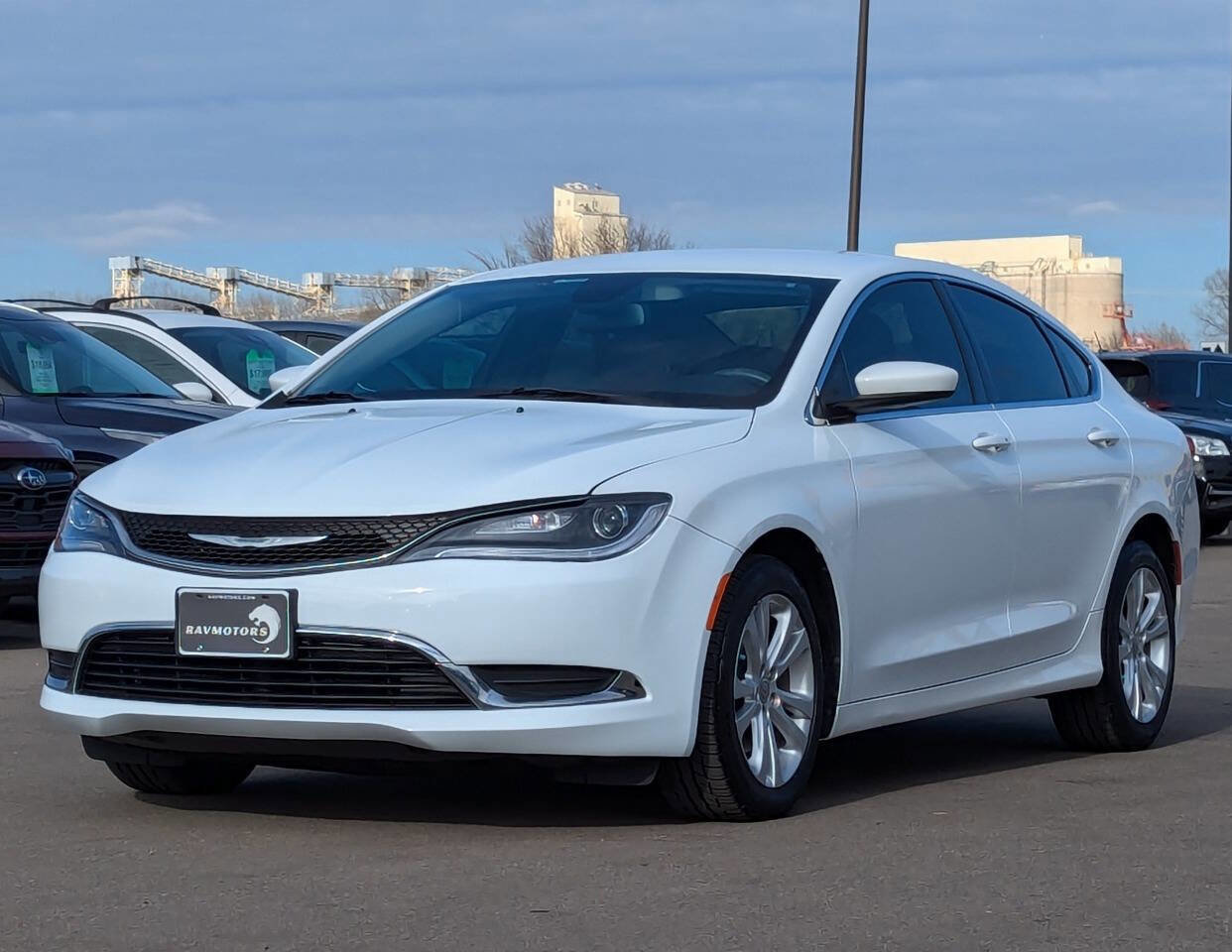 Used 2015 Chrysler 200 Limited image 8