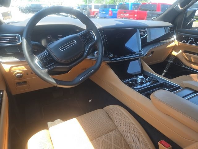 Used 2025 Jeep Grand Wagoneer L Series III w/ Rear Seat Video Group 1 AWD/4WD image 33