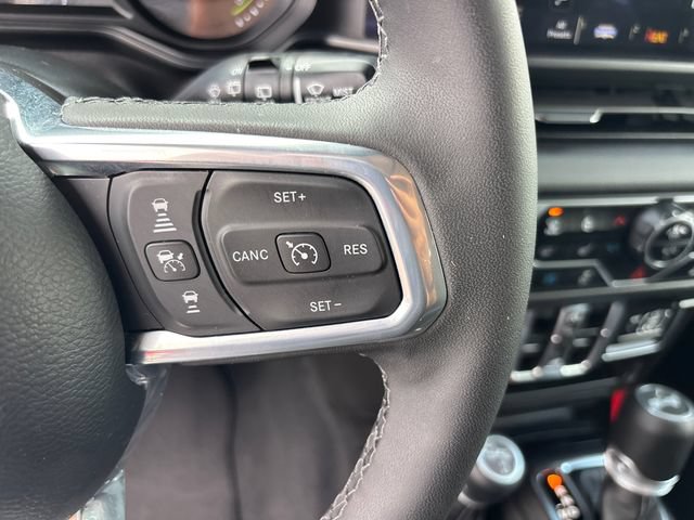Used 2025 Jeep Wrangler Unlimited Sahara AWD/4WD image 19