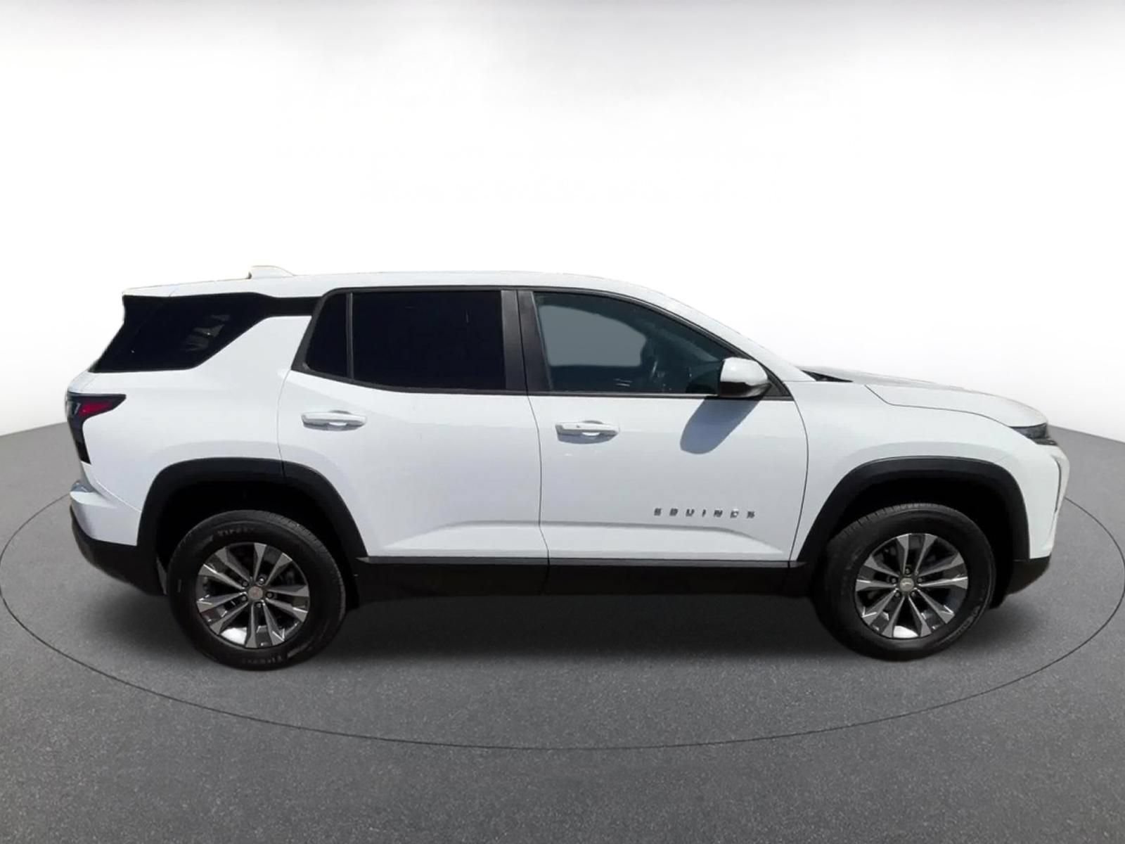 Used 2025 Chevrolet Equinox LT FWD image 16